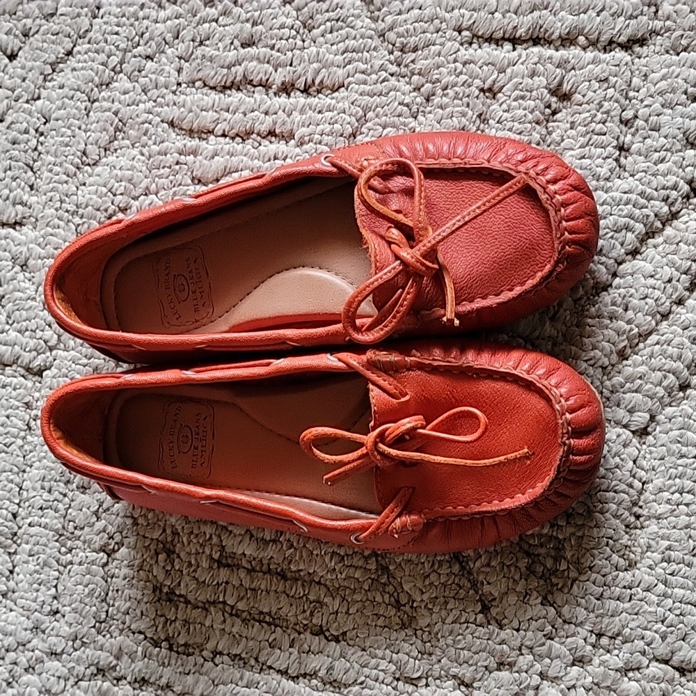 Lucky leather loafer